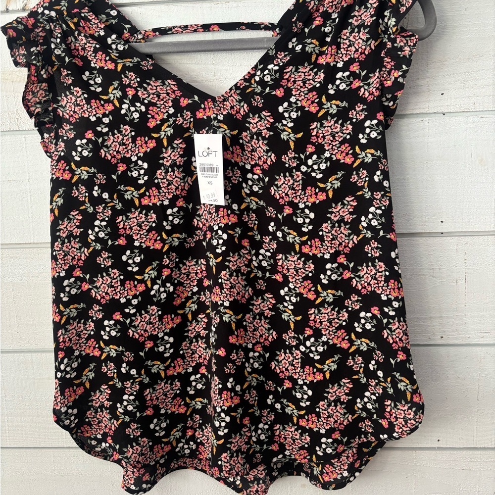 LOFT NWT Floral Black Top with Flutter sleeves . - Picture 3 of 11